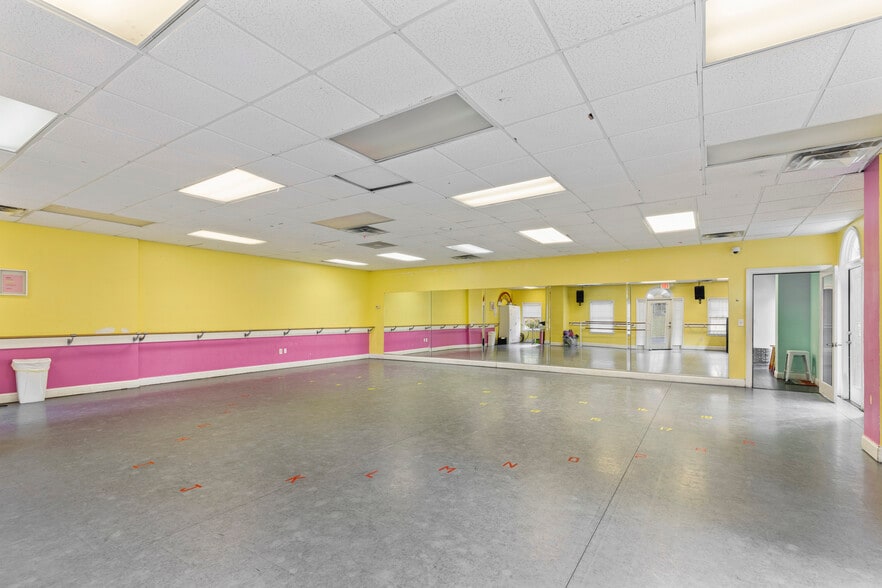 More Photos Of 3980 Shallowford Rd, Marietta Office For Sale