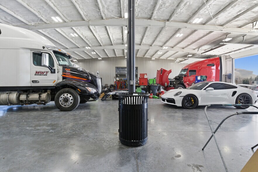 More Photos Of 19518 Whitfield Rd, Sedalia Light Manufacturing For Sale
