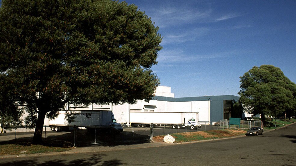 More Photos Of 22370-22378 Thunderbird Pl, Hayward Warehouse For Lease