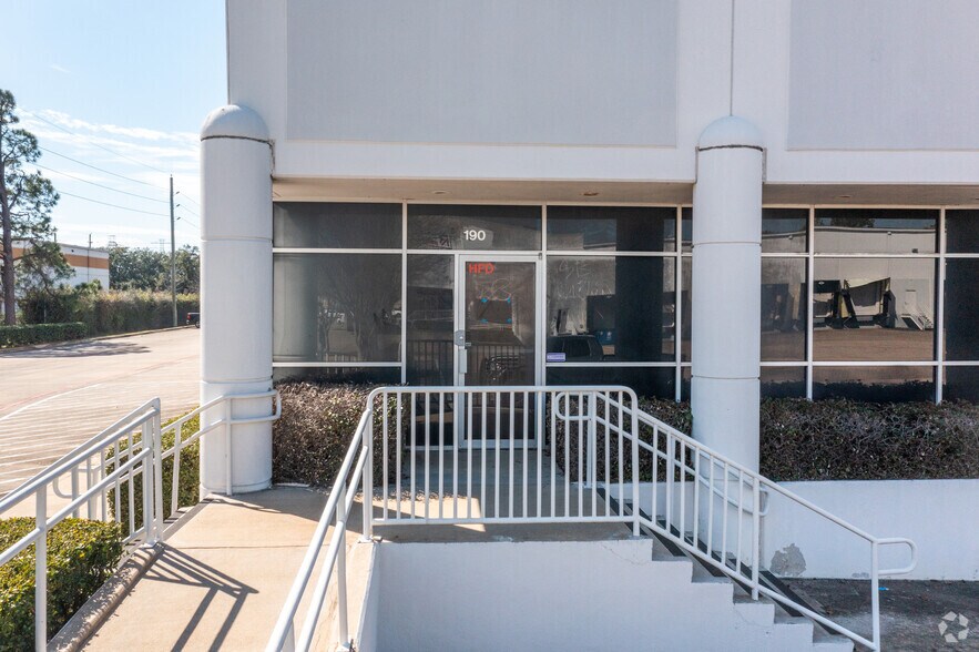 More Photos Of 3800 Brittmoore Rd, Houston Unknown For Lease