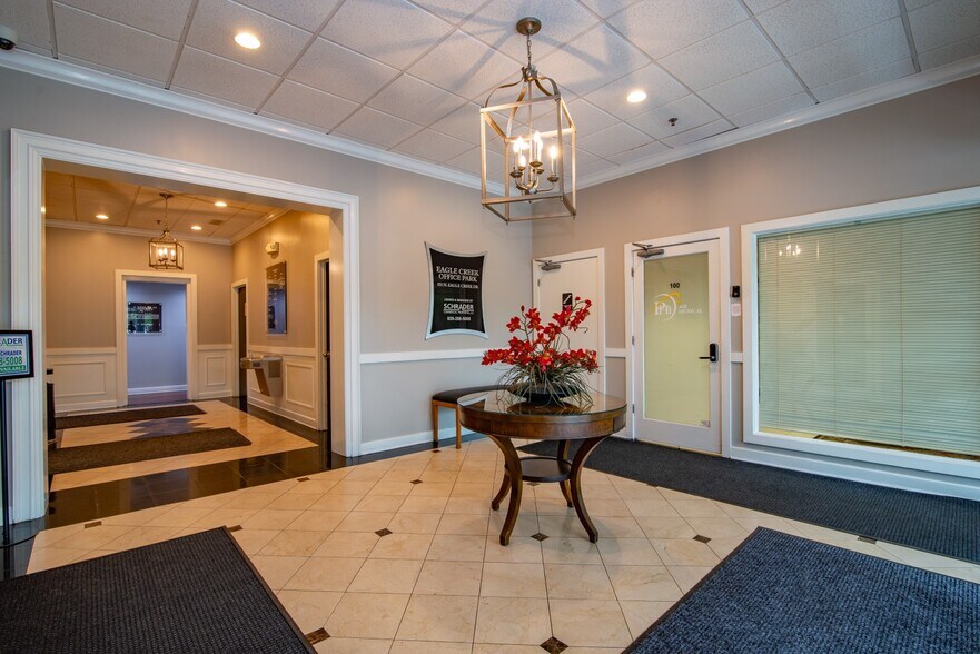 More Photos Of 151 N Eagle Creek Dr, Lexington Medical For Lease