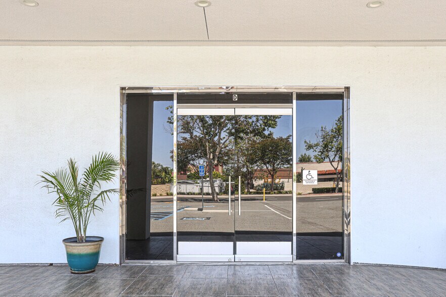 More Photos Of 12372 Garden Grove Blvd, Garden Grove Medical For Sale