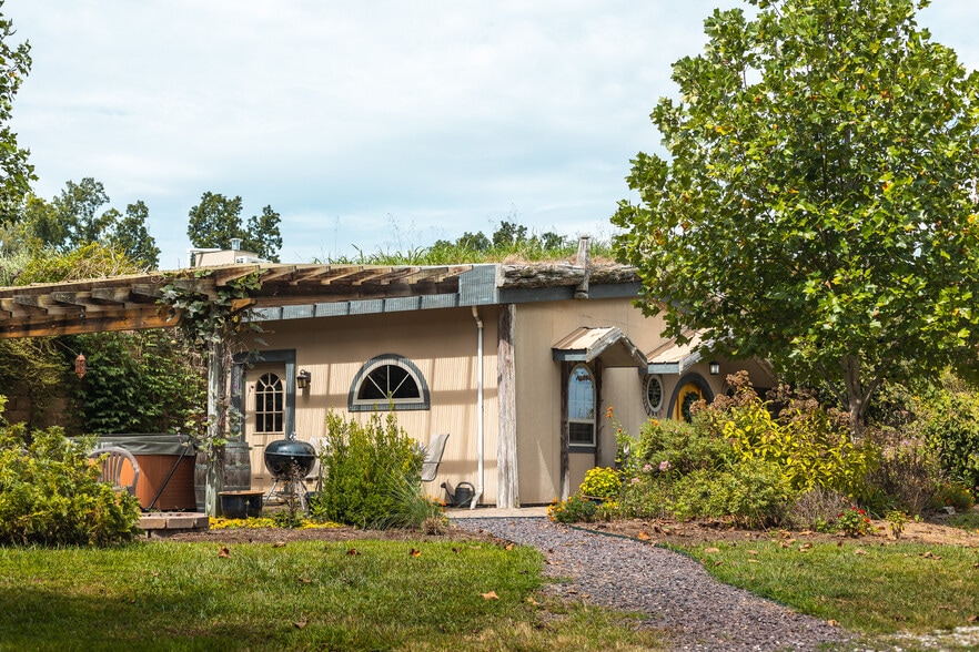 More Photos Of 295 Panthers Den Rd, Makanda Hotel For Sale