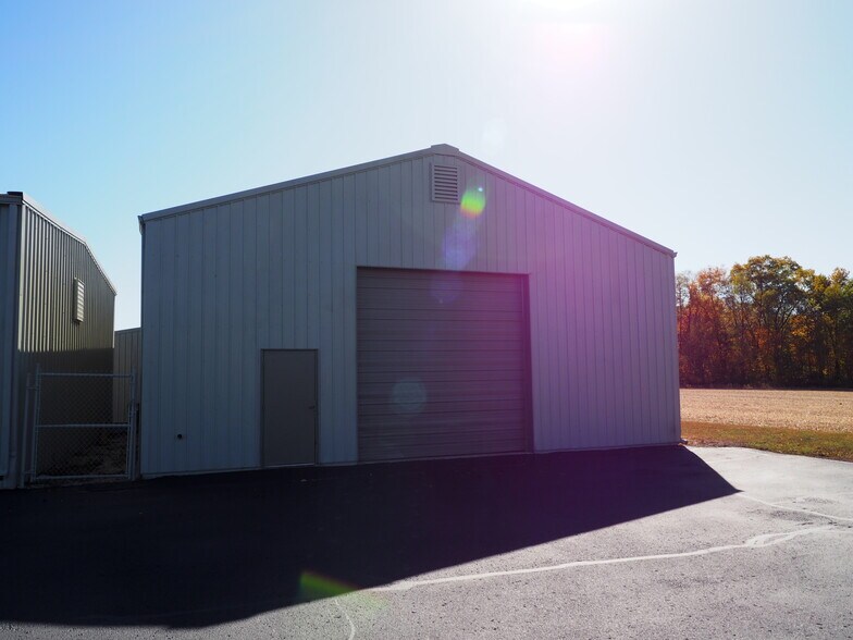 More Photos Of 9430 N Karen Dr, Mooresville Light Distribution For Lease