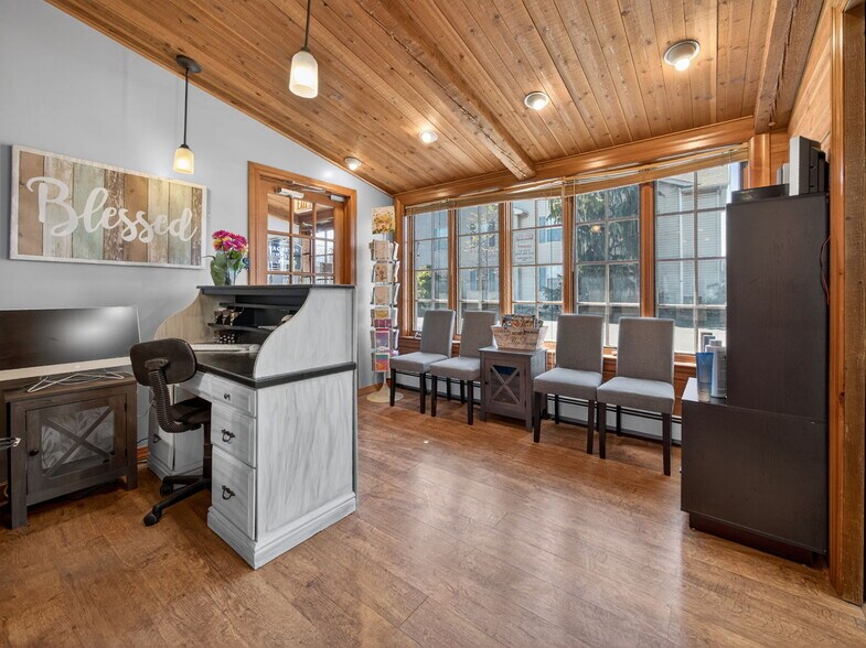 More Photos Of 1434-1436 W Broad St, Quakertown Office For Sale