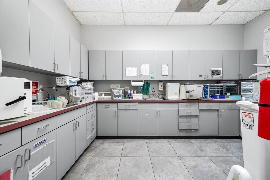 More Photos Of 8530 S Braeswood Blvd, Houston Freestanding For Lease
