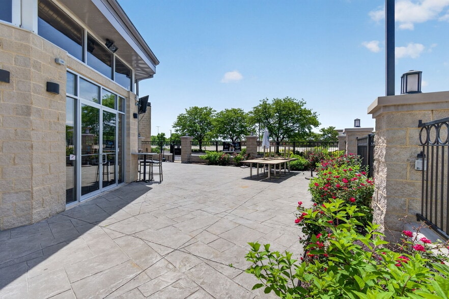 More Photos Of 3151 Voyager Ln, Joliet Restaurant For Sale