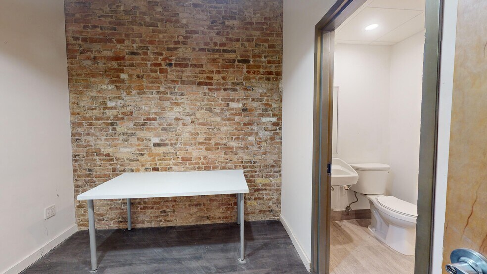 More Photos Of 20 Warren St, New York Medical For Lease