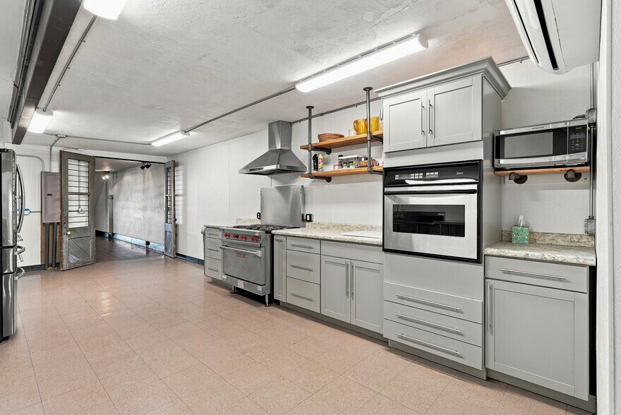 More Photos Of 204 S Broadway, Salisbury Specialty For Sale