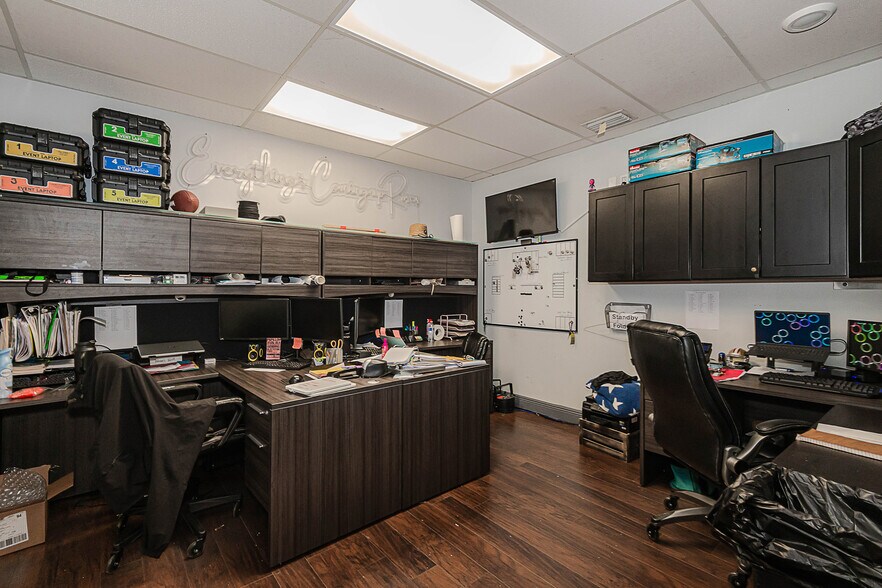 More Photos Of 3650 Coral Ridge Dr, Coral Springs Light Manufacturing For Sale