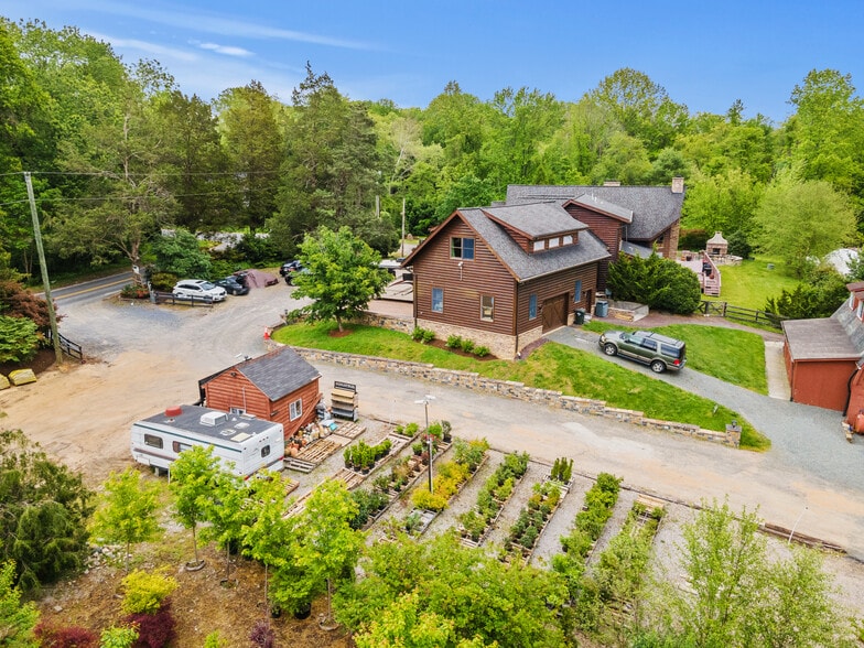 More Photos Of 11501 Popes Head Rd, Fairfax Garden Center For Sale