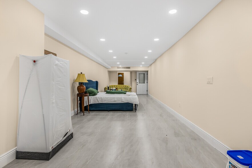 More Photos Of 450 W 44th St, New York Apartments For Sale