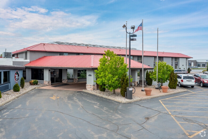 More Photos Of 3033 W College Ave, Appleton Hotel For Sale