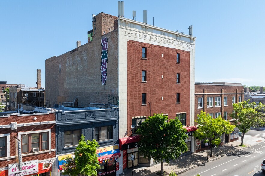 Primary Photo Of 3240 W Lawrence Ave, Chicago Showroom For Lease