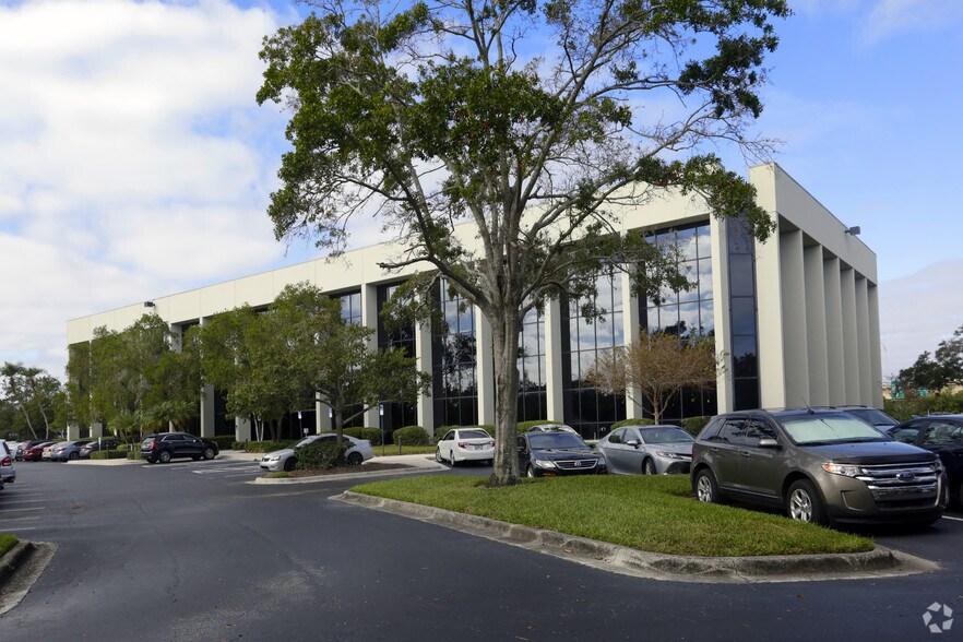 More Photos Of 877 Executive Center Dr W, Saint Petersburg Office For Lease