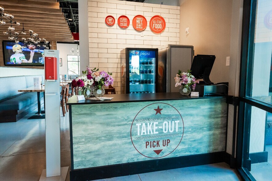 More Photos Of 6501 North Fwy, Fort Worth Restaurant For Sale