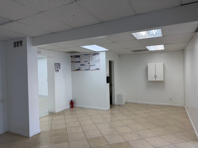 More Photos Of 1104 W Magnolia Blvd, Burbank Storefront For Sale