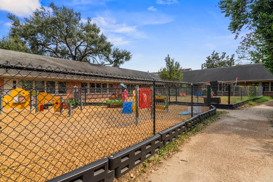 More Photos Of 3511 Linkwood Dr, Houston Religious Facility For Sale