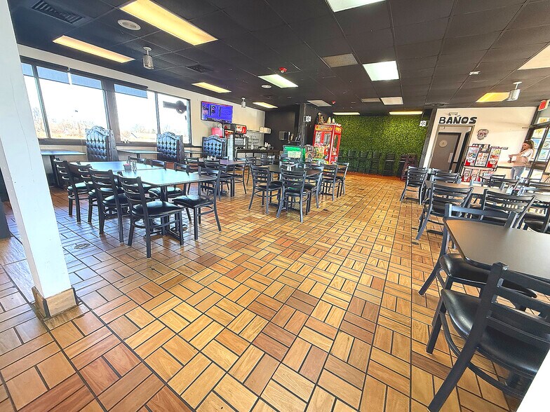 More Photos Of 808 S Illinois Ave, Republic Fast Food For Sale
