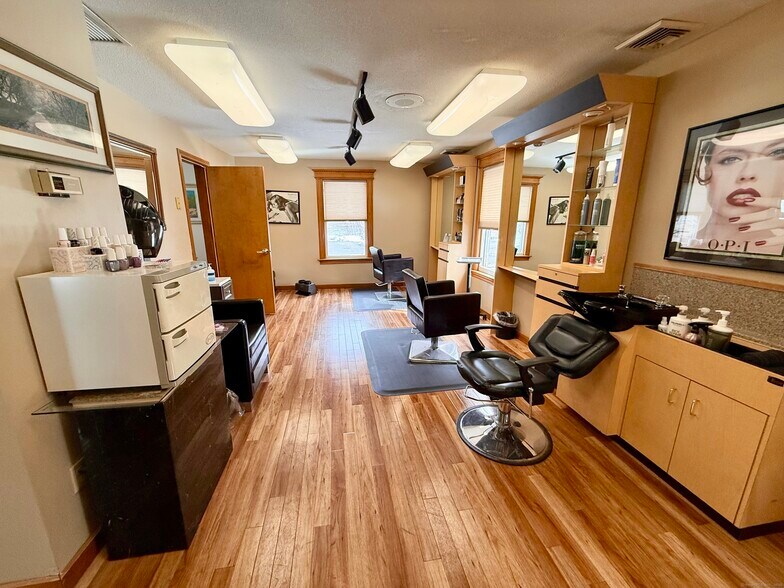 More Photos Of 449 Naubuc Ave, Glastonbury Freestanding For Sale