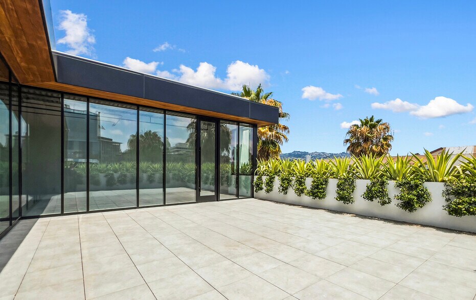 More Photos Of 315-319 N Beverly Dr, Beverly Hills Storefront For Lease