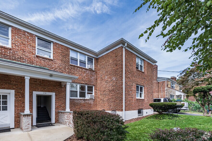 More Photos Of 26 Linden St, Great Neck Apartments For Sale