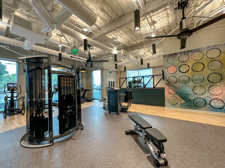 More Photos Of 13024 Ballantyne Corporate Pl, Charlotte Office For Lease