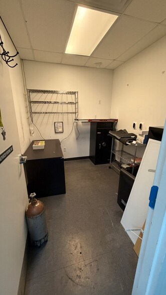 More Photos Of 2100-2104 E Oakland Park Blvd, Fort Lauderdale Freestanding For Lease