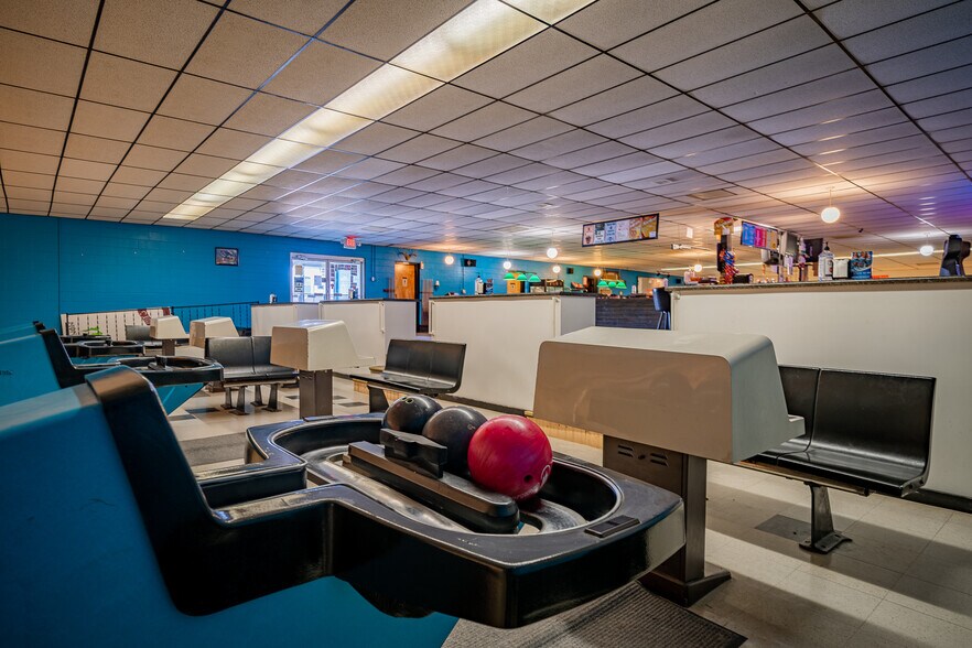 More Photos Of 675 Grant St, Winneconne Bowling Alley For Sale