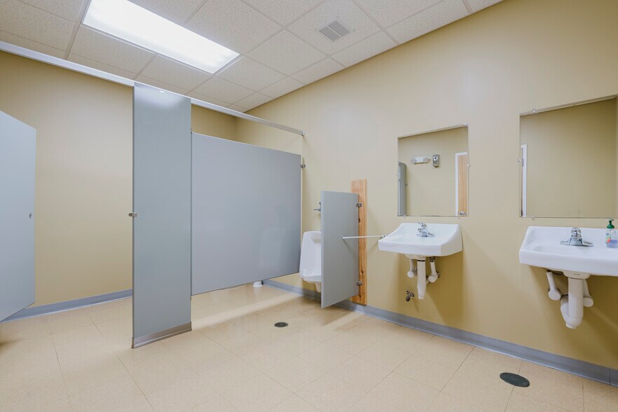 More Photos Of 42 Winter St, Pembroke Light Distribution For Lease