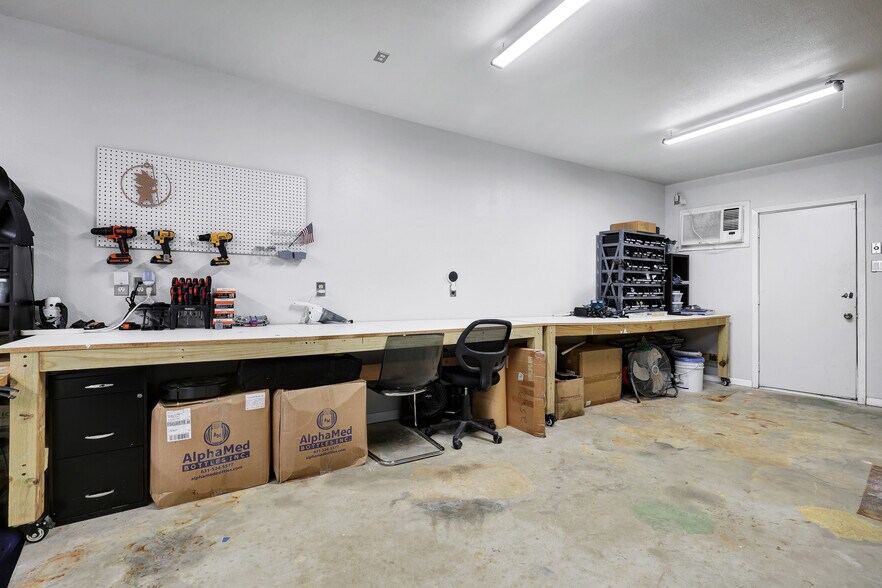 More Photos Of 1016 E Borgfeld Dr, San Antonio Flex For Sale