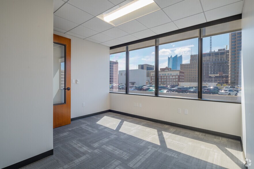 More Photos Of 711 Navarro St, San Antonio Office For Lease