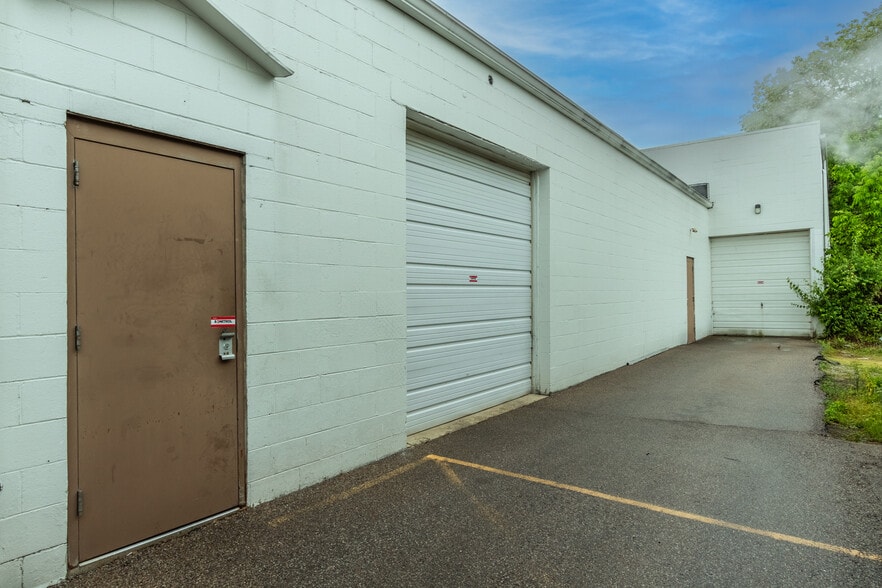 More Photos Of 5101 Crookshank Rd, Cincinnati Freestanding For Lease