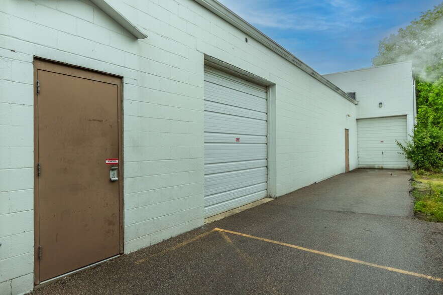 More Photos Of 5101 Crookshank Rd, Cincinnati Freestanding For Sale