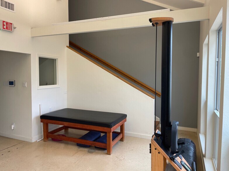 More Photos Of 17006 San Pedro Ave, San Antonio Medical For Lease