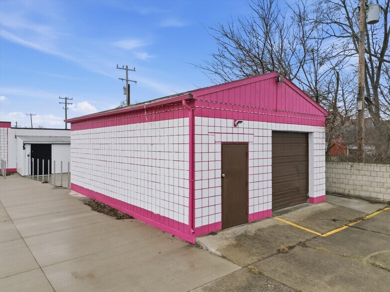More Photos Of 20903 Dequindre Rd, Hazel Park Warehouse For Lease