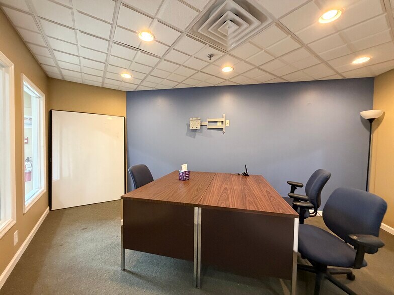 More Photos Of 10412 Allisonville Rd, Fishers Office For Sale