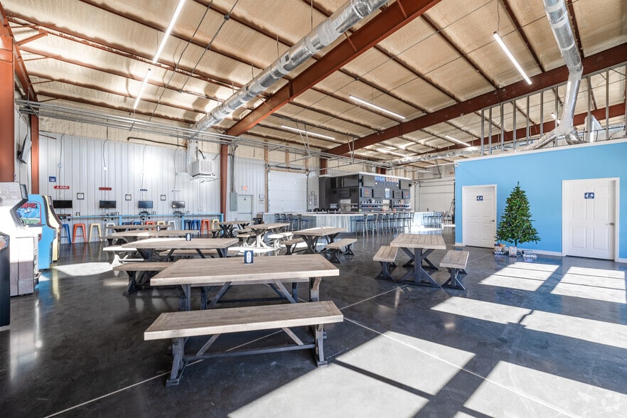 More Photos Of 8120 Windsor Hill Blvd, North Charleston Light Distribution For Lease