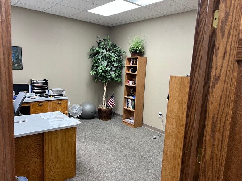 More Photos Of 1810-1900 Crooks Ave, Kaukauna General Retail For Lease