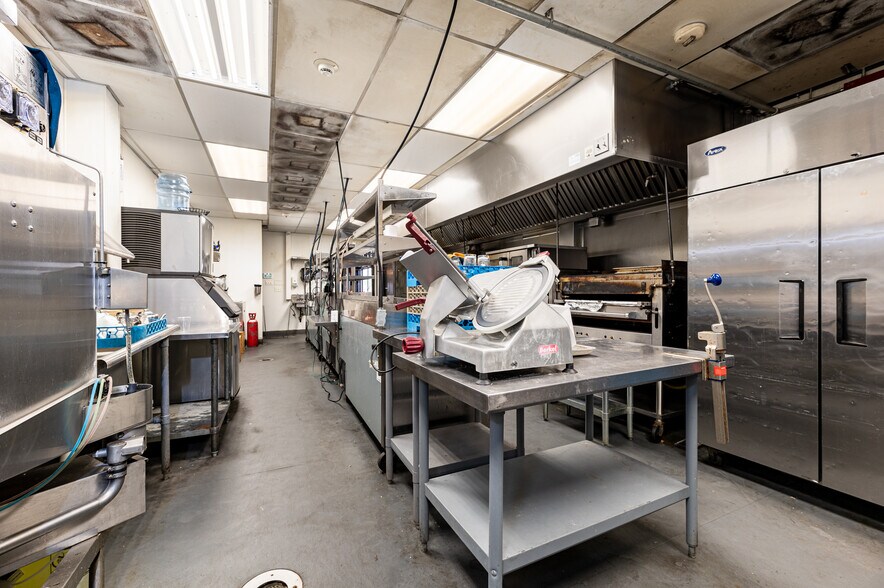 More Photos Of 2020 Belle Chasse Hwy, Terrytown Restaurant For Sale