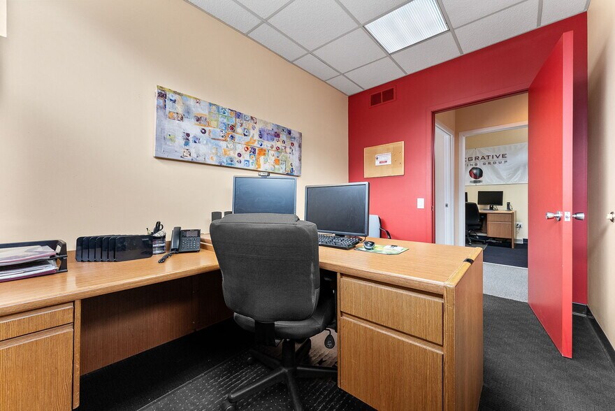 More Photos Of 940 Beaver Grade Rd, Coraopolis Office Residential For Sale