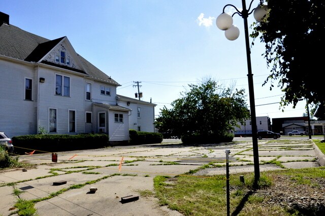 More Photos Of 208 N Park St, Streator Storefront Retail Residential For Sale