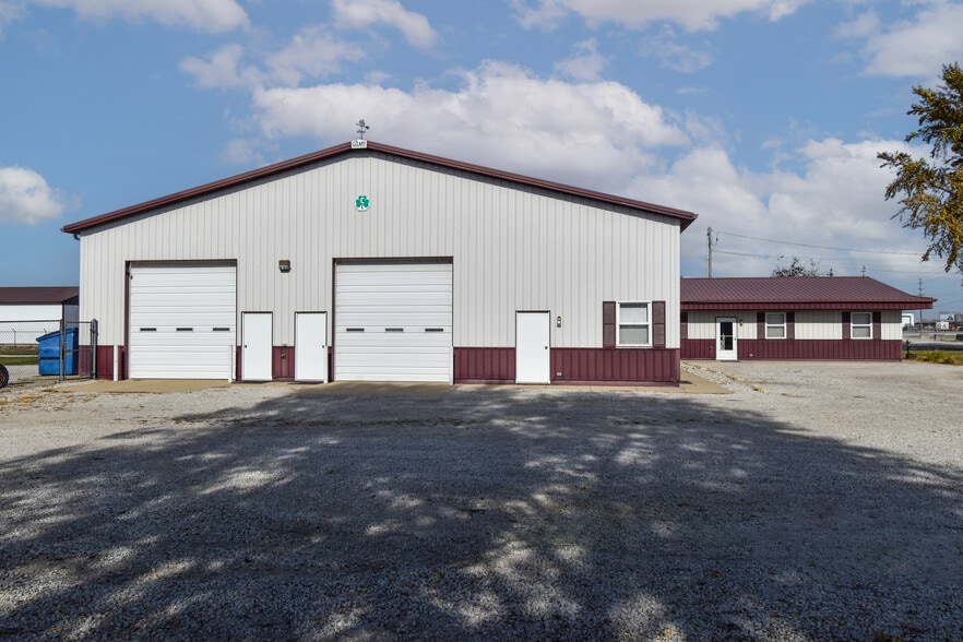 More Photos Of 1311 N Division St, Pontiac Warehouse For Lease