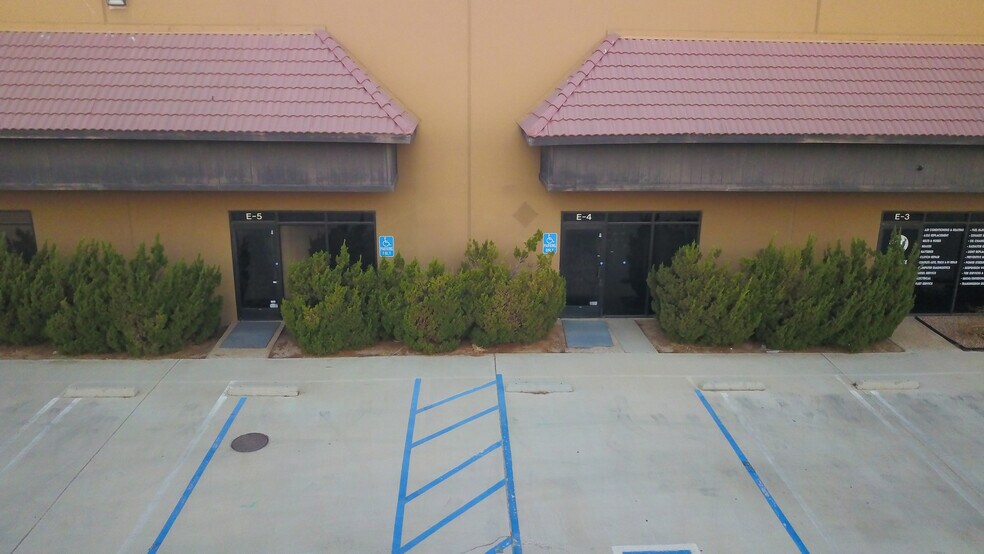 More Photos Of 17229 Lemon St, Hesperia Warehouse For Lease