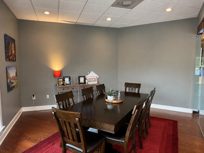 More Photos Of 2117 Whitesburg Dr SE, Huntsville Storefront Retail Office For Lease