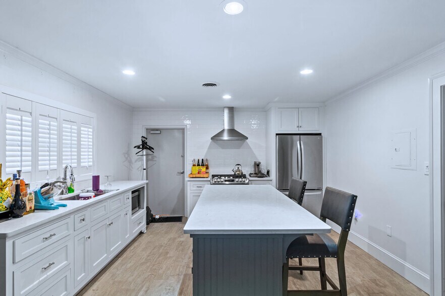 More Photos Of 2334 Lake Park Dr, Albany Office Residential For Sale