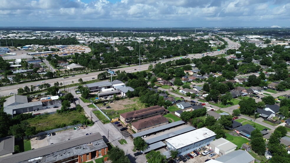 More Photos Of 3046 Golfcrest Blvd, Houston Apartments For Sale