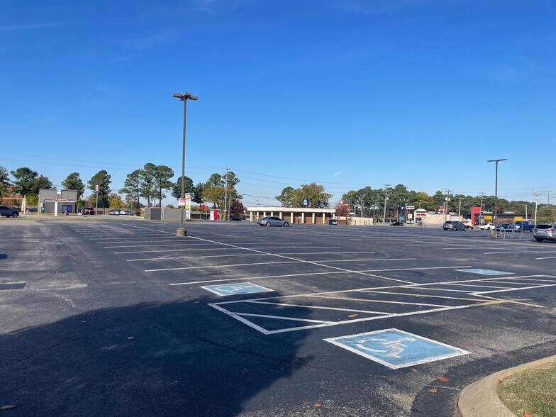 More Photos Of 3441 Fort Campbell Blvd, Clarksville Freestanding For Lease