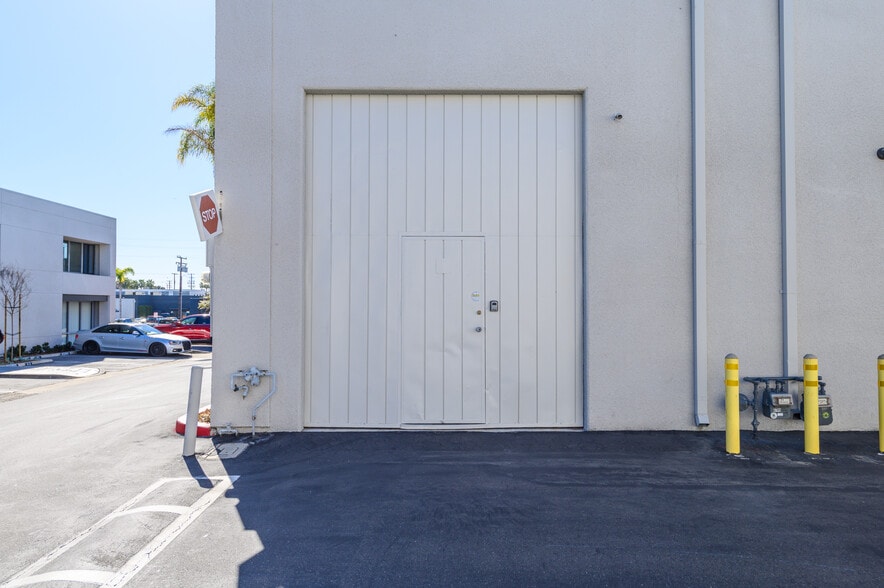 More Photos Of 711 W 17th St, Costa Mesa Light Manufacturing For Sale
