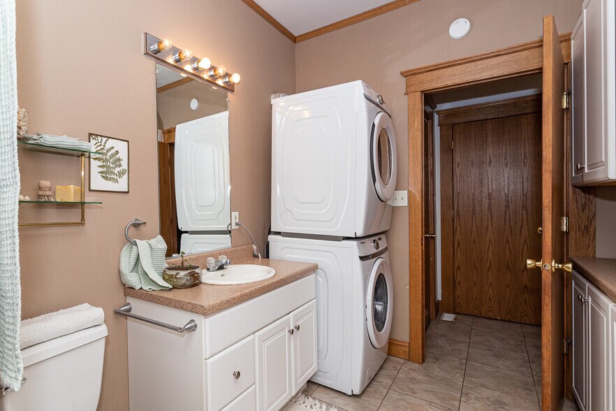 More Photos Of 611 Main St, Jewell Storefront Retail Residential For Sale
